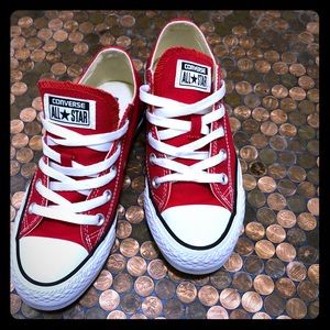 Red converse size 4 men’s/ 6 women’s